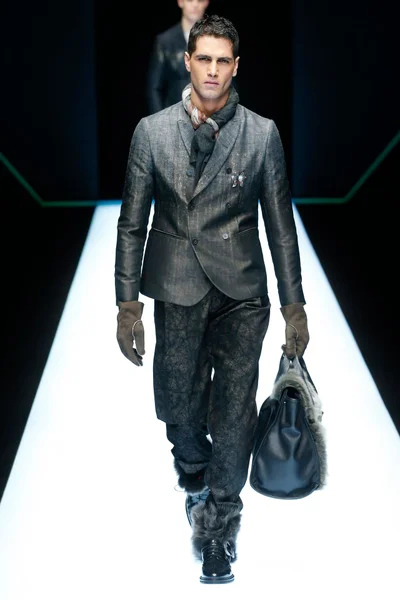 Look 27